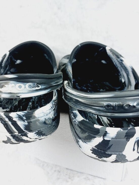 Crocs Men\'s Black/White Baya Marbled Signature Classic Slip-On Clogs Size US 12 main image 9